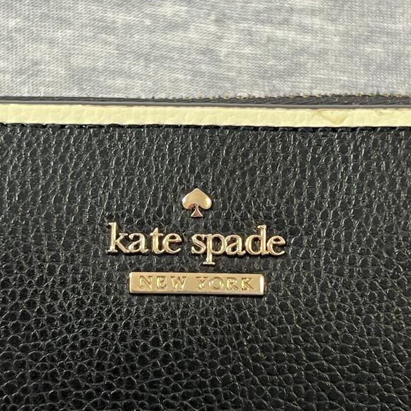 Kate Spade New York Black Pebbled Leather Zip Around Wallet Key Ring White Trim - Picture 2 of 10